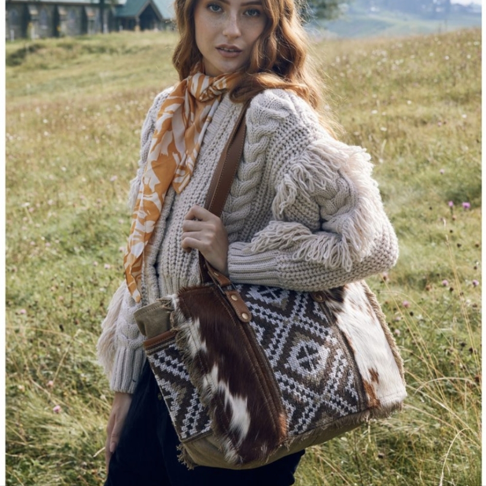 NWT Myra Shoulder Bag - Picture 4 of 5